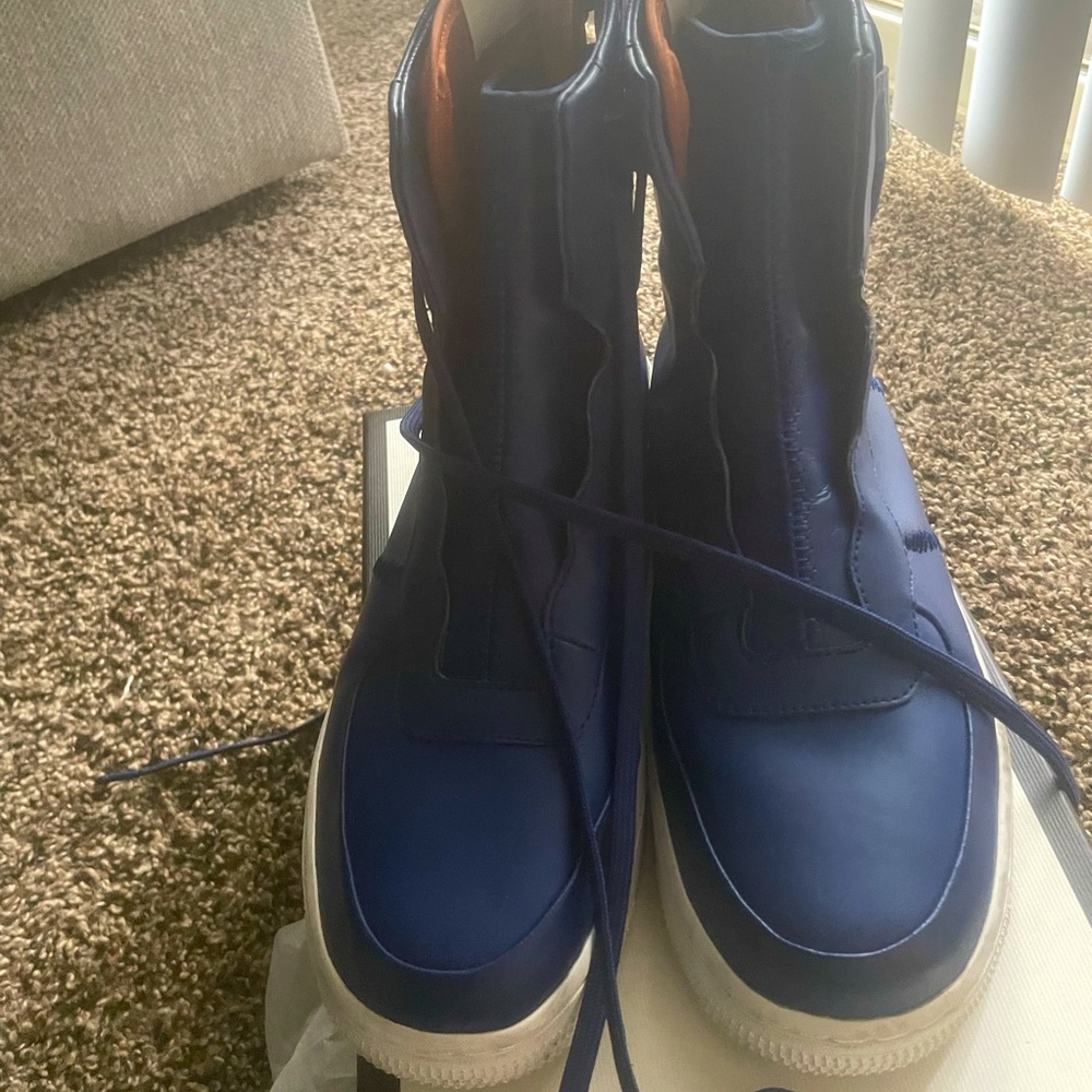 Navy blue high top Nikes